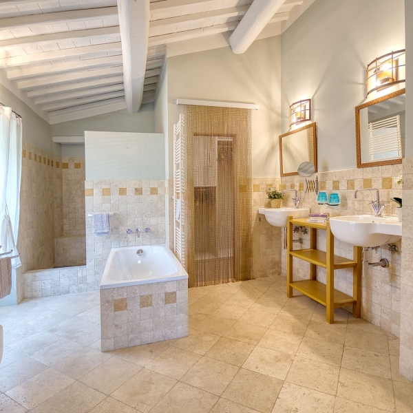 En-suite bathroom