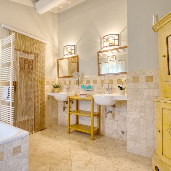 En-suite bathroom